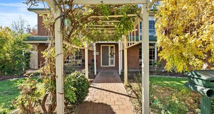 Cade Retreat perfect for golfers or larger groups.