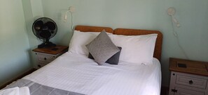 2 soverom, strykejern/-brett, reiseseng for barn og wi-fi