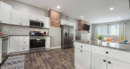 REGAL BRICKS - Giant Outdoor Chess/Fire Pit/Game Room/Private Deck/Fire Pit