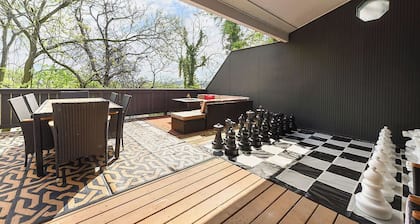 REGAL BRICKS - Giant Outdoor Chess/Fire Pit/Game Room/Private Deck/Fire Pit