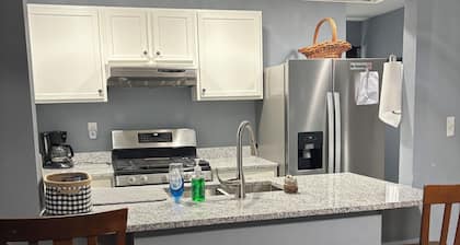 Charming 2-bedroom house on a quiet secluded street . With Wi-Fi