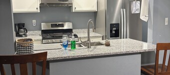 Charming 2-bedroom house on a quiet secluded street . With Wi-Fi