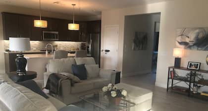 Gorgeous 2-bedroom villa at Robson Ranch golf resort with access to amenities