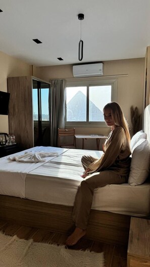 Dobbeltrom – superior, fjellutsikt | Safe på rommet, skrivebord, blendingsgardiner og lydisolert