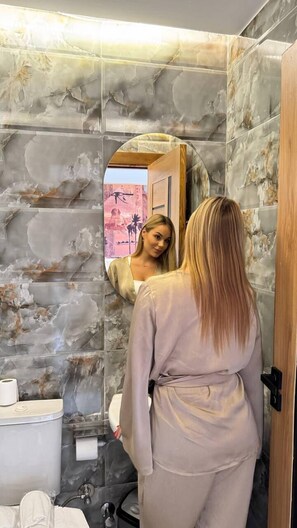 Superior Double Room, Mountain View | Bathroom | Hair dryer, bathrobes, slippers, towels