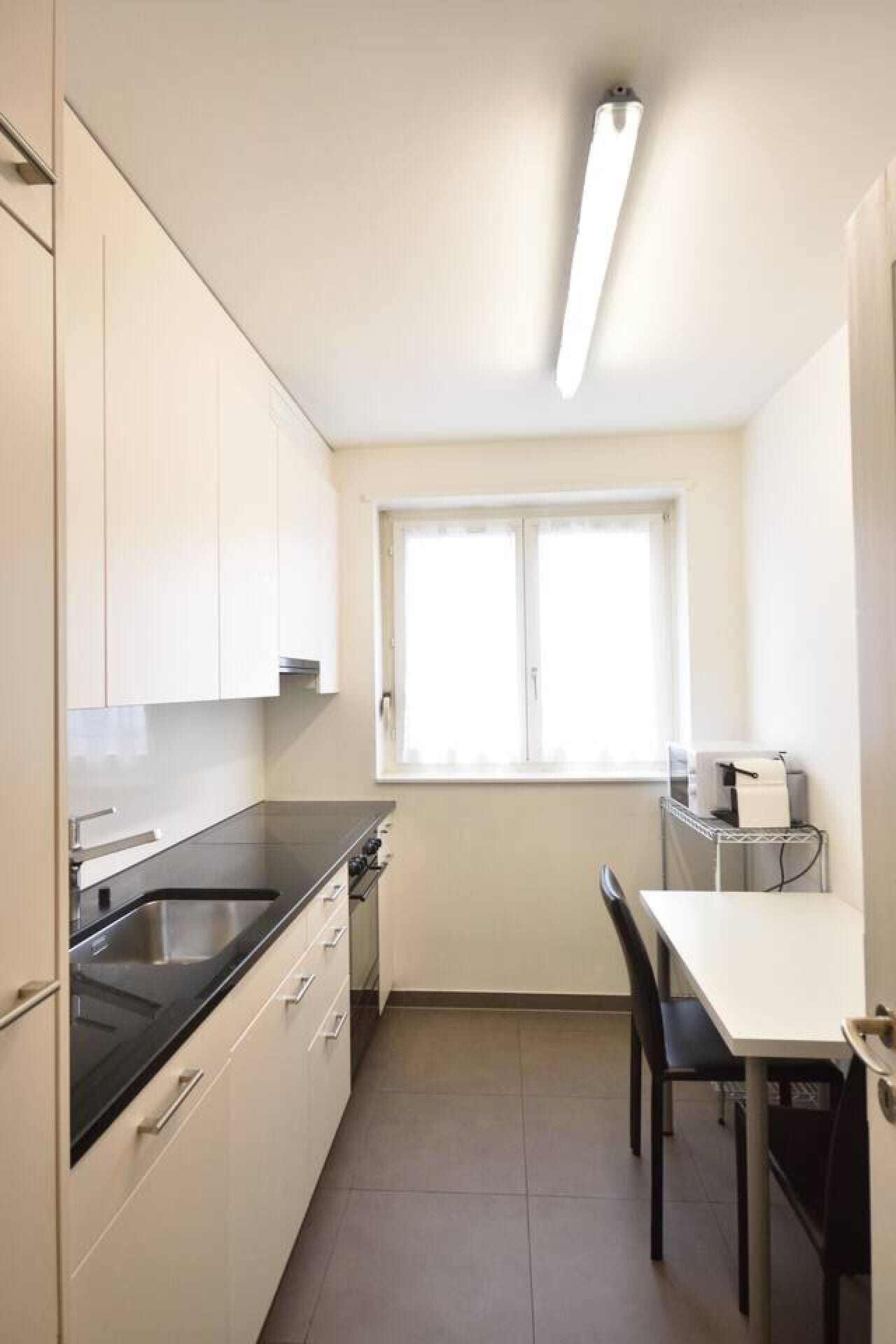 Kylskåp, mikrovågsugn, ugn och spishäll