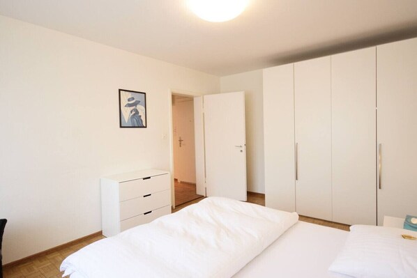 1 chambre, bureau, fer et planche à repasser, Wi-Fi