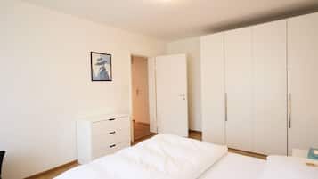 1 bedroom, desk, iron/ironing board, WiFi