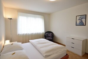 1 bedroom, desk, iron/ironing board, WiFi