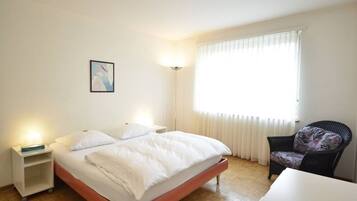 1 bedroom, desk, iron/ironing board, WiFi