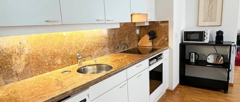 Fridge, microwave, oven, stovetop