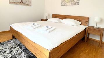 1 habitación, escritorio, tabla de planchar con plancha y wifi