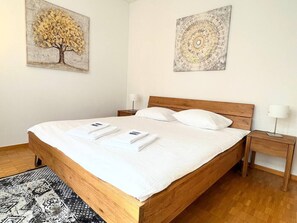 1 chambre, bureau, fer et planche à repasser, Wi-Fi