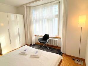 1 bedroom, desk, iron/ironing board, WiFi