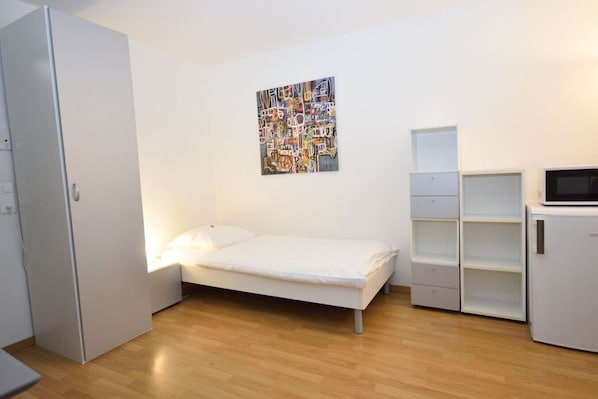 Schreibtisch, Bügeleisen/Bügelbrett, WLAN, Bettwäsche