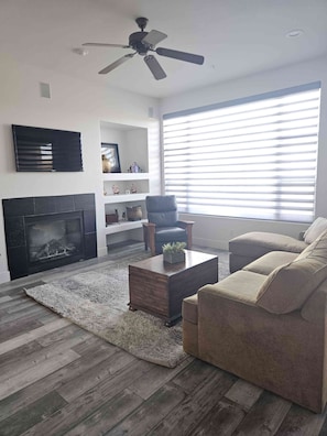 TV, fireplace