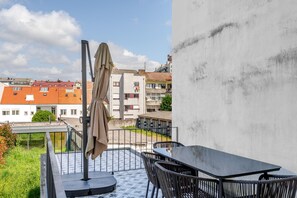 تناول الطعام بالخارج