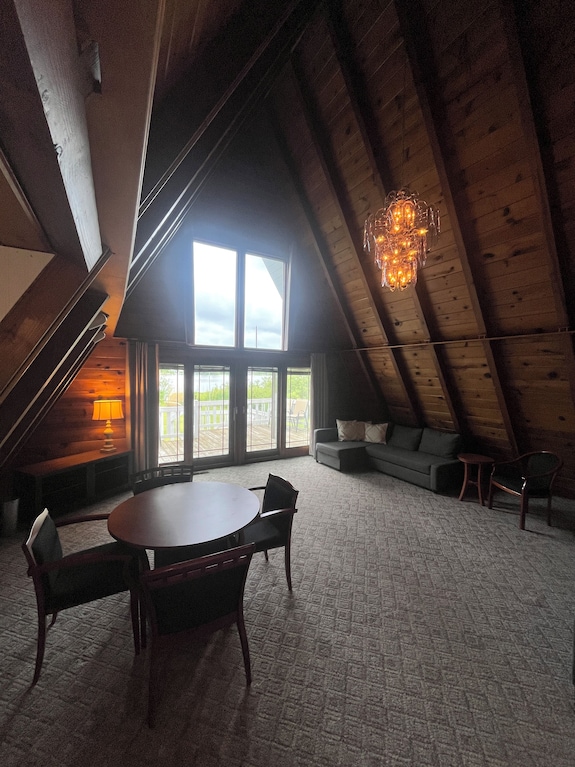 Allsports Lakefront Cottage. 3 Bedrooms, 2 Baths, Private Beach, Yard And Deck - Greenville, MI