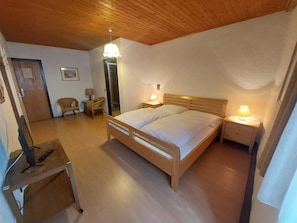 Family Suite | Egyptian cotton sheets, premium bedding, desk, soundproofing - Gasthof zur Post (Eisenerz)