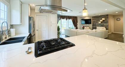 Spacious 3BR Retreat with Private Pool - FRHH