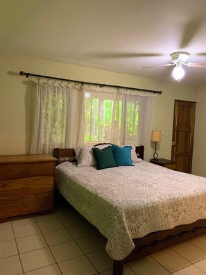 2 dormitoris, planxa i posts de planxar, wifi i roba de llit