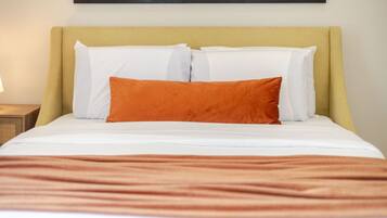 2 slaapkamers, een bureau, een strijkplank/strijkijzer, gratis wifi