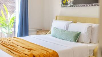 2 makuuhuonetta, työpöytä, silitysrauta/-lauta, ilmainen Wi-Fi