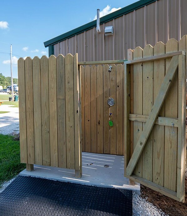 Property grounds - RV Campground by the Lake in delightful Fair Play with AC, WiFi (Fair Play)