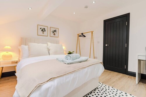 Stunning Sky view 2 BR Flat - Free WIFI, Parking