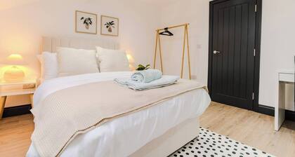 Stunning Sky view 2 BR Flat - Free WIFI, Parking