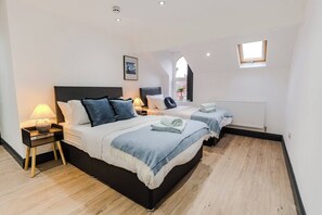 2 habitaciones, tabla de planchar con plancha, internet y ropa de cama 