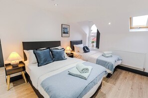 2 bedrooms, iron/ironing board, Internet, bed sheets - Stunning Sky view 2 BR Flat - Free WIFI, Parking (Harehills)