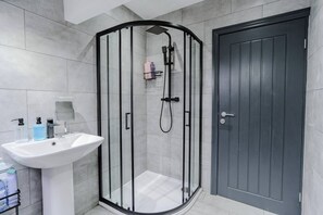 Regadera y secadora de cabello 