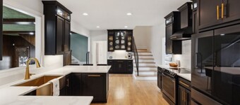 Just Pretend Mansion is a modern recreation of Elvis Presley’s Graceland mansion