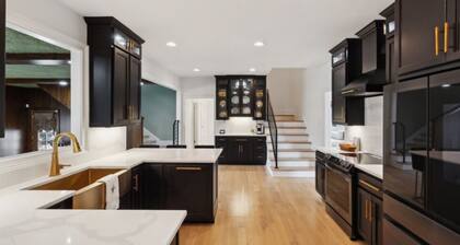 Just Pretend Mansion is a modern recreation of Elvis Presley’s Graceland mansion