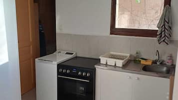 Fridge, microwave, stovetop, cookware/dishes/utensils