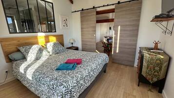Deluxe Penthouse, River View | 1 bedroom, soundproofing, iron/ironing board, free WiFi