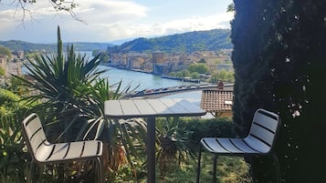 Căn hộ, quang cảnh sông | Hiên