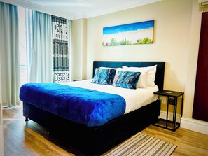 2 bedrooms, iron/ironing board, free WiFi, bed sheets - Wake Up to the Sea – Stay at Cozy Ocean View (Durban)