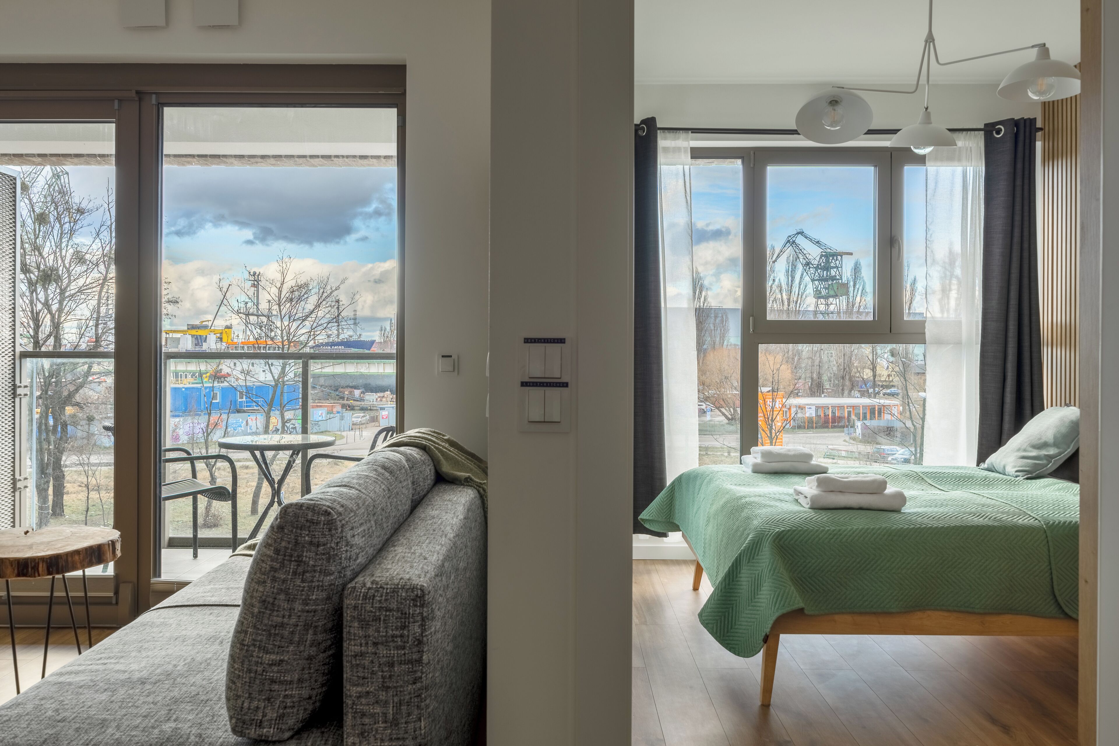 Comfort apartman, erkély, kilátással a városra | Egyedi dekoráció, egyedi berendezés és vasaló/vasalódeszka