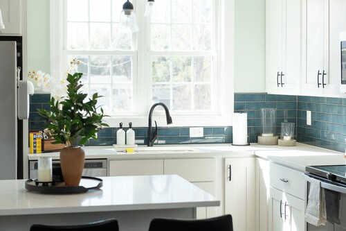 Riverside Retreat ~ Near Annapolis & USNA ~ Home Theatre, Bar & Beach Access