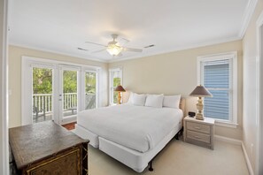 4 slaapkamers, een strijkplank/strijkijzer, gratis wifi, beddengoed