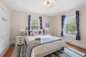 3 bedrooms, desk, iron/ironing board, free WiFi - 3BR Oceanview Townhouse on Boulevard I Walk to downtown l Sleeps 8 (Gloucester)