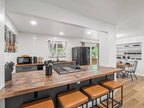 Refrigerador, microondas, horno, placa de cocina