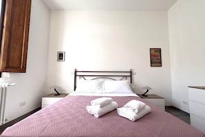 2 bedrooms, travel crib, WiFi, bed sheets