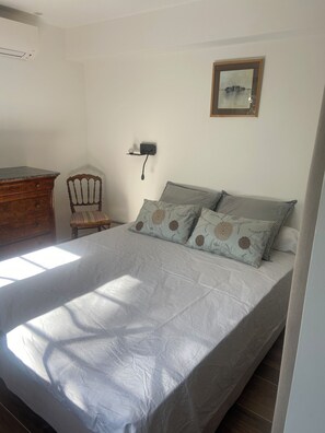 2 bedrooms, iron/ironing board