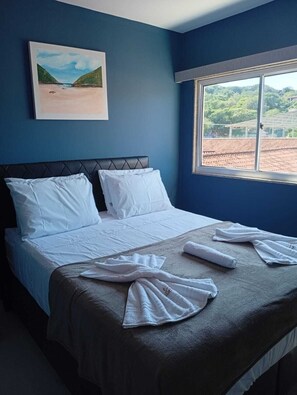 واي فاي مجانًا وملاءات أسرّة