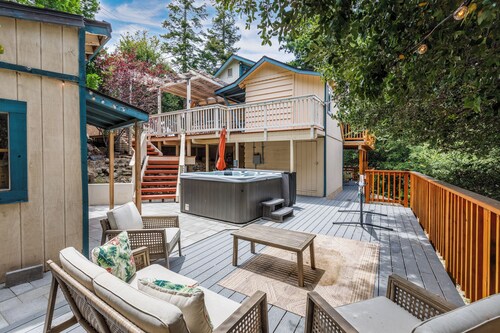 Serene 2 Bed 2 Bath Cabin with Hot Tub Nestled in San Bernardino Mountains