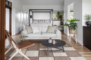 1 habitación, tabla de planchar con plancha, wifi gratis y ropa de cama