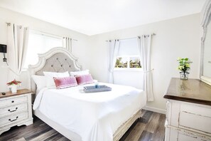 2 bedrooms, desk, iron/ironing board, travel cot